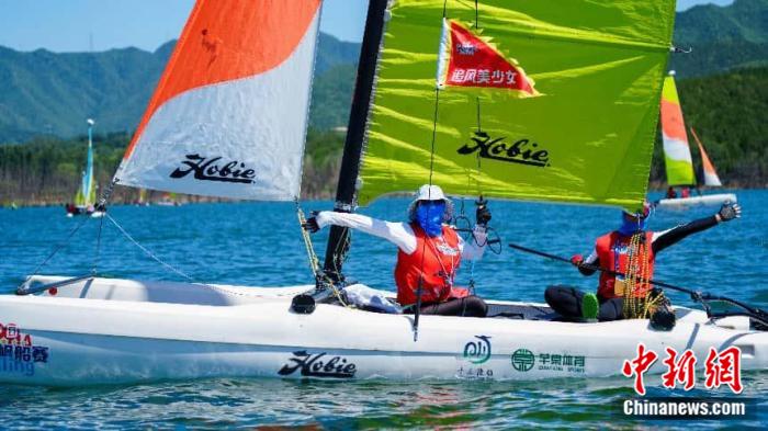 2025中国家庭帆船赛北京十三陵站开赛 家庭齐聚长