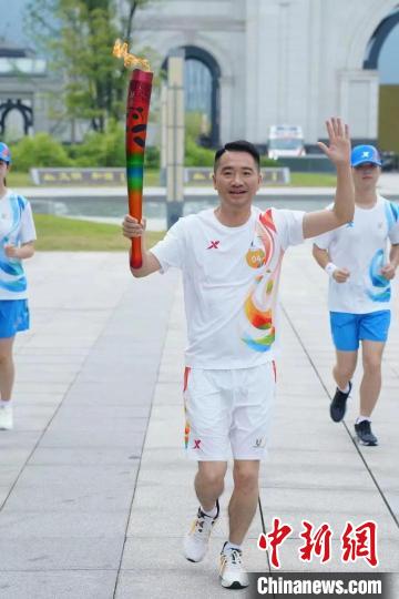 成都大运会火炬传递圆满收官 港澳侨人士共襄盛