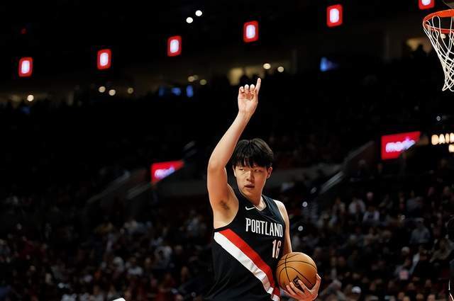 开拓者大胜篮网35分 杨瀚森数据领跑全队引关注