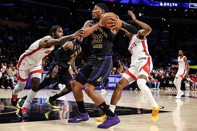 湖人双杀火箭八村塁爆发助球队锁定系列赛优势