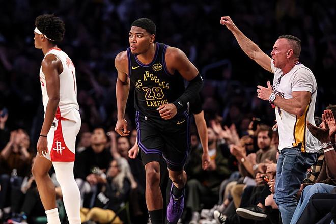 湖人双杀火箭八村塁爆发助球队锁定系列赛优势