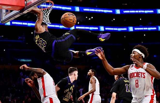 湖人双杀火箭八村塁爆发助球队锁定系列赛优势