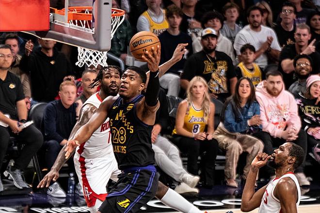 湖人双杀火箭八村塁爆发助球队锁定系列赛优势