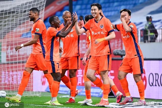 青岛海牛逆转终结上海海港7连败 时隔13年再胜对